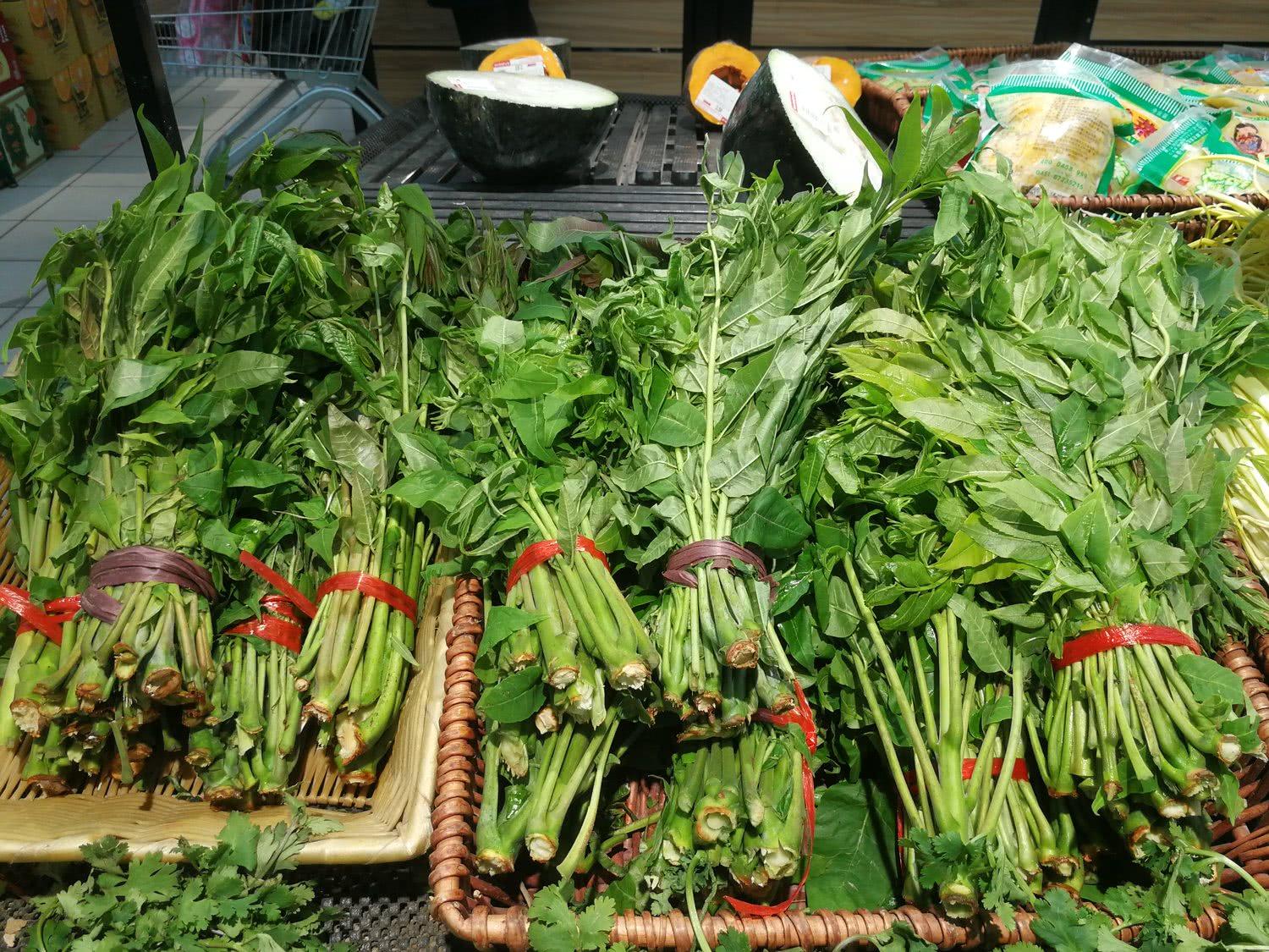 春節(jié)菜價顯金貴，蒜薹20元1斤，香椿芽42元1斤，比牛肉還貴