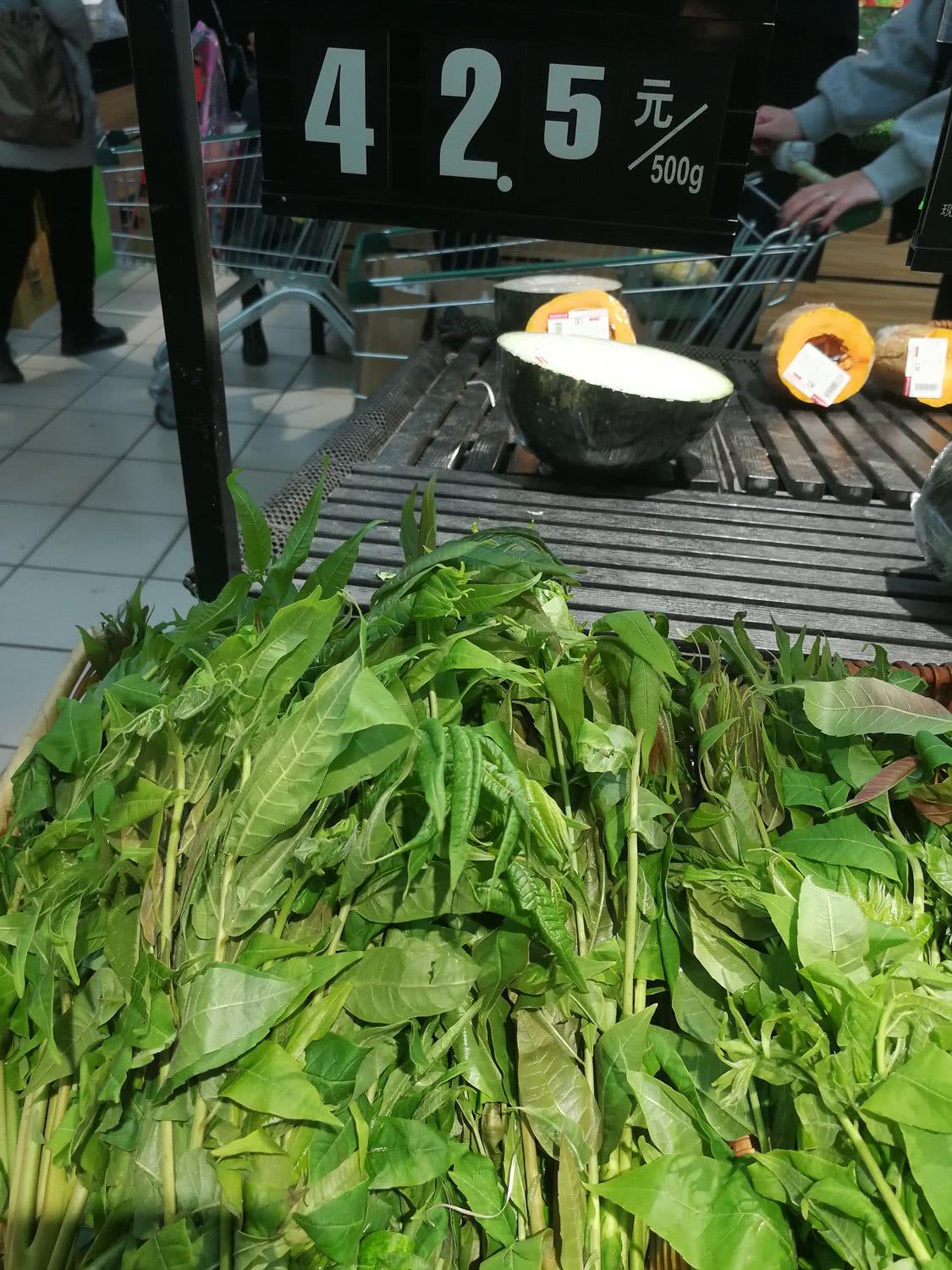 春節(jié)菜價顯金貴，蒜薹20元1斤，香椿芽42元1斤，比牛肉還貴