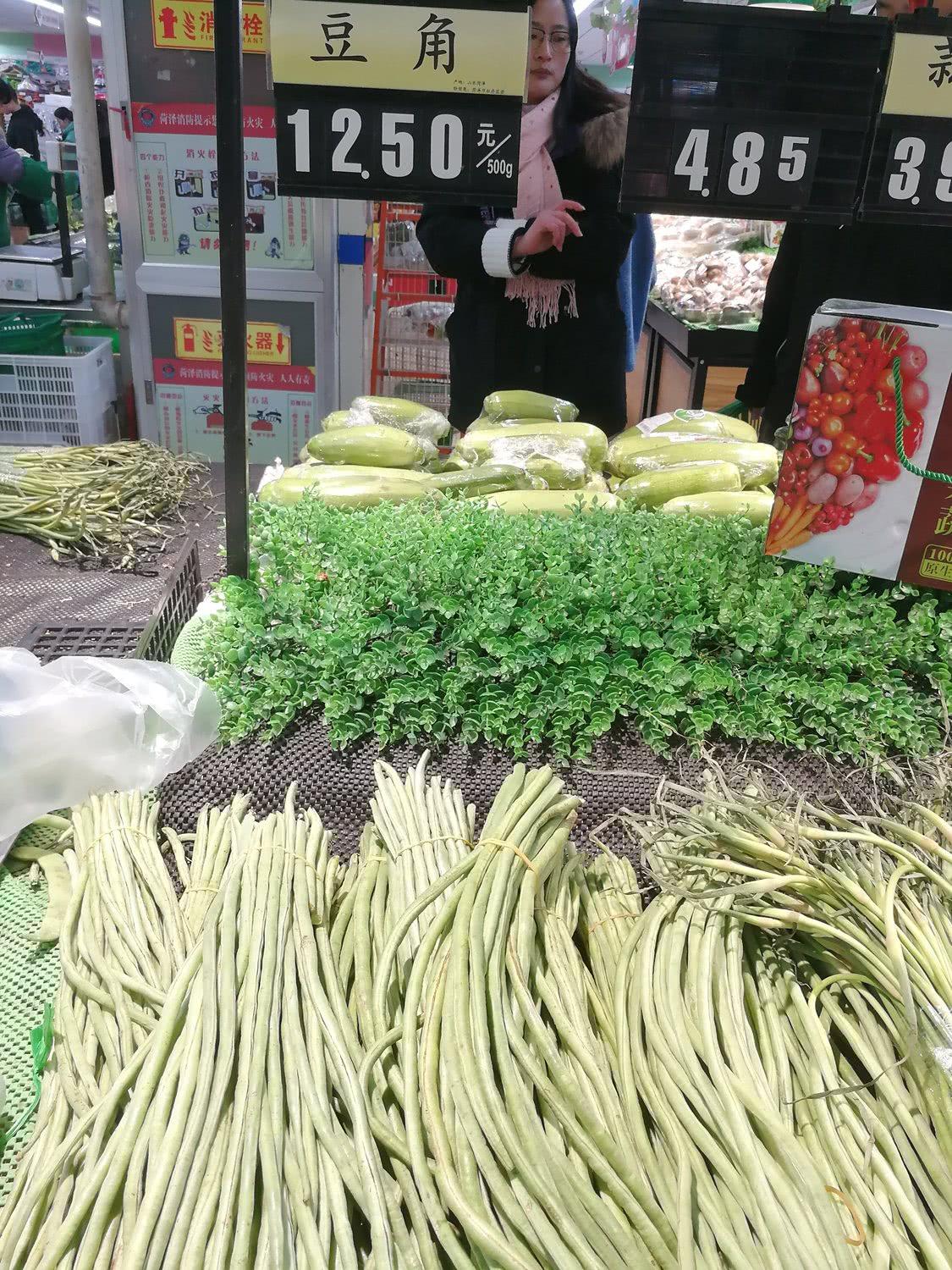 春節(jié)菜價顯金貴，蒜薹20元1斤，香椿芽42元1斤，比牛肉還貴